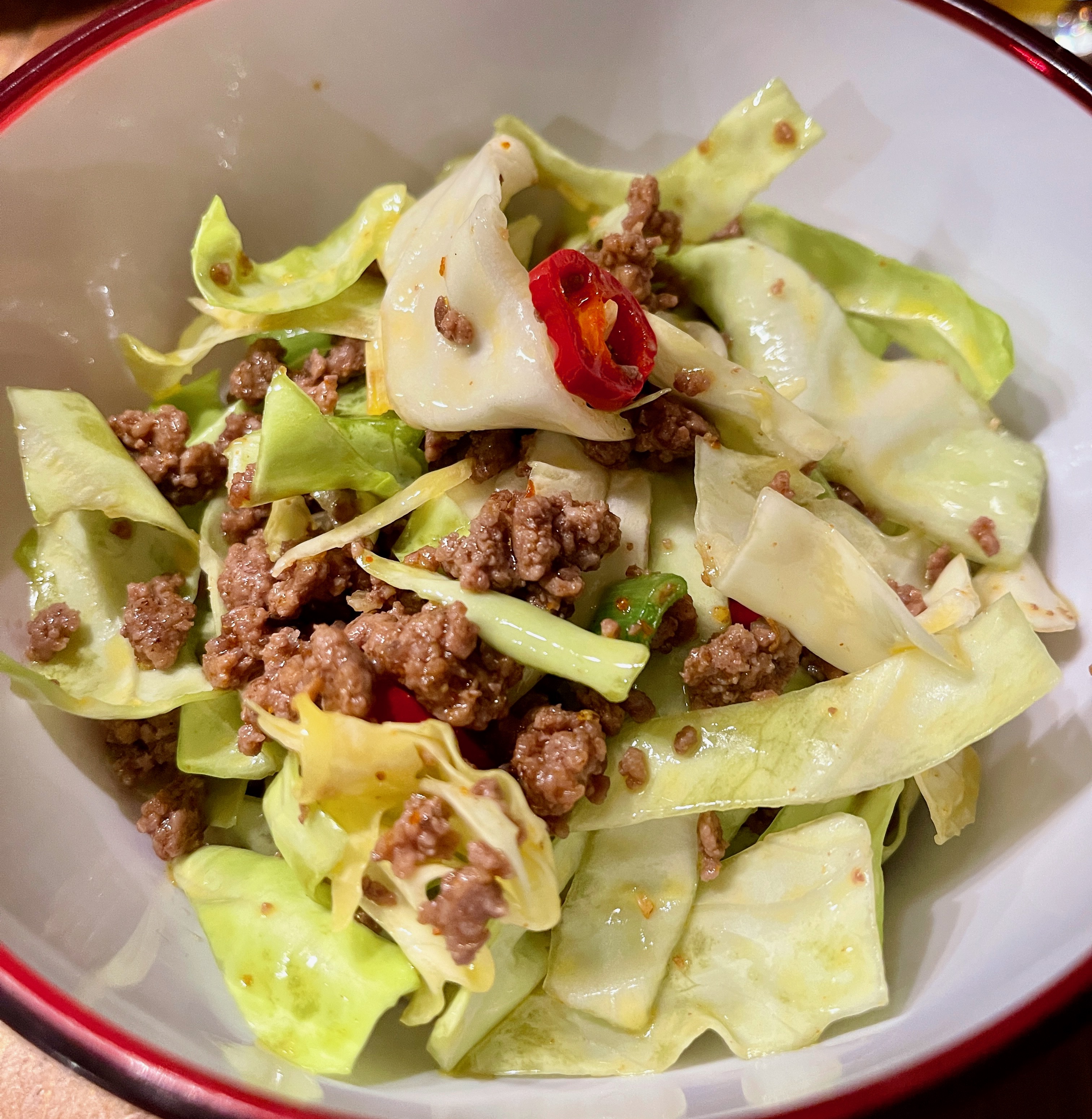 <i>Thai-Salat</i> <i>mit Rinderhack</i>